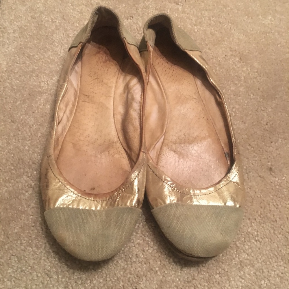 Vince Camuto ballet flats